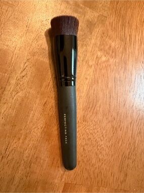 Bare Minerals Perfecting Face Brush - Black